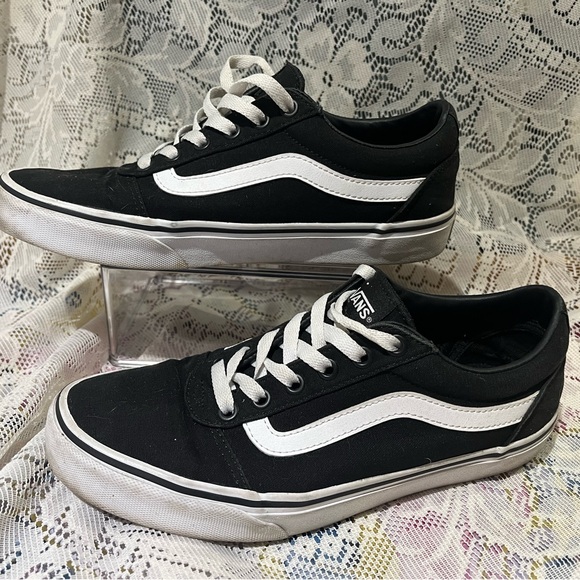 Vans Classic Black and White Low-Top Sneakers size 8.5 women - Picture 2 of 7